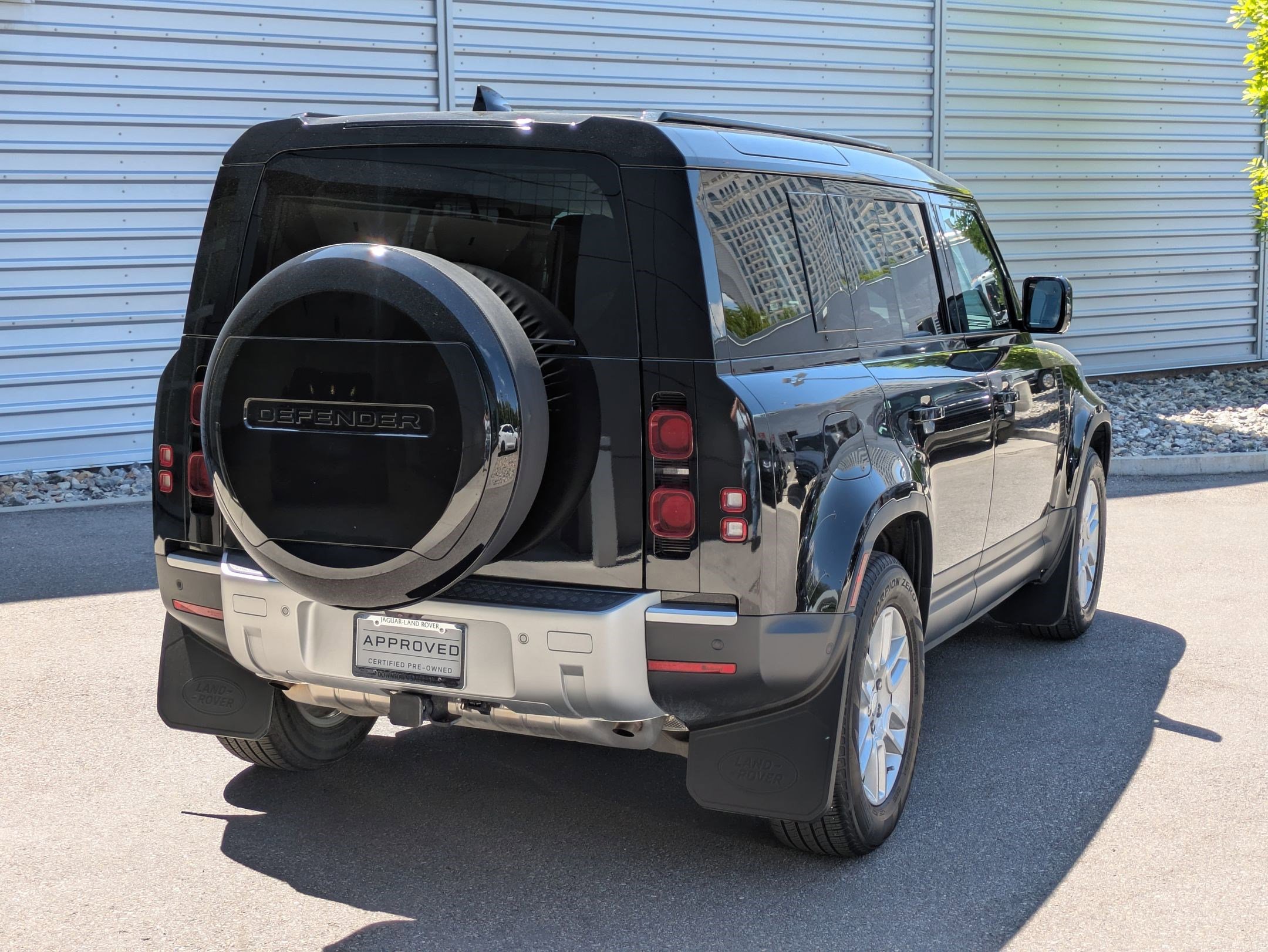 Used 2025 Land Rover Defender 110 S AWD/4WD image 7