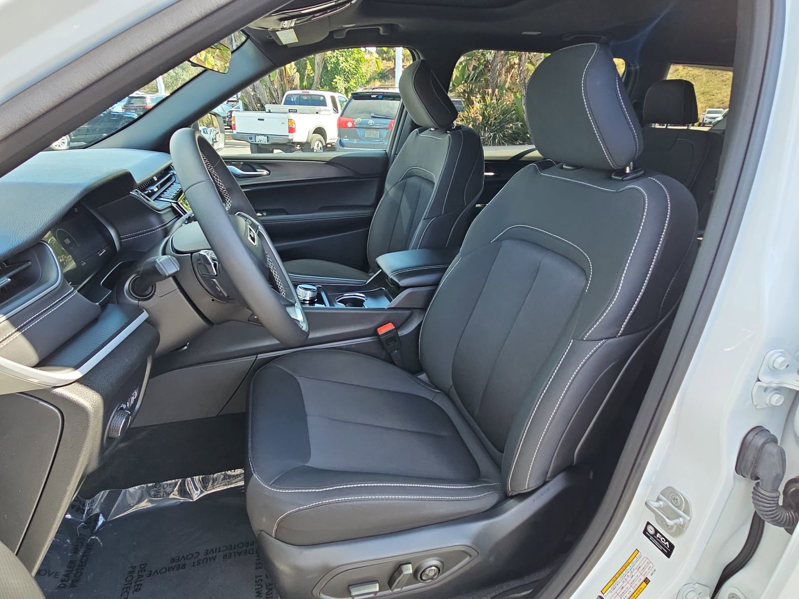 Used 2025 Jeep Grand Cherokee L Laredo RWD image 16