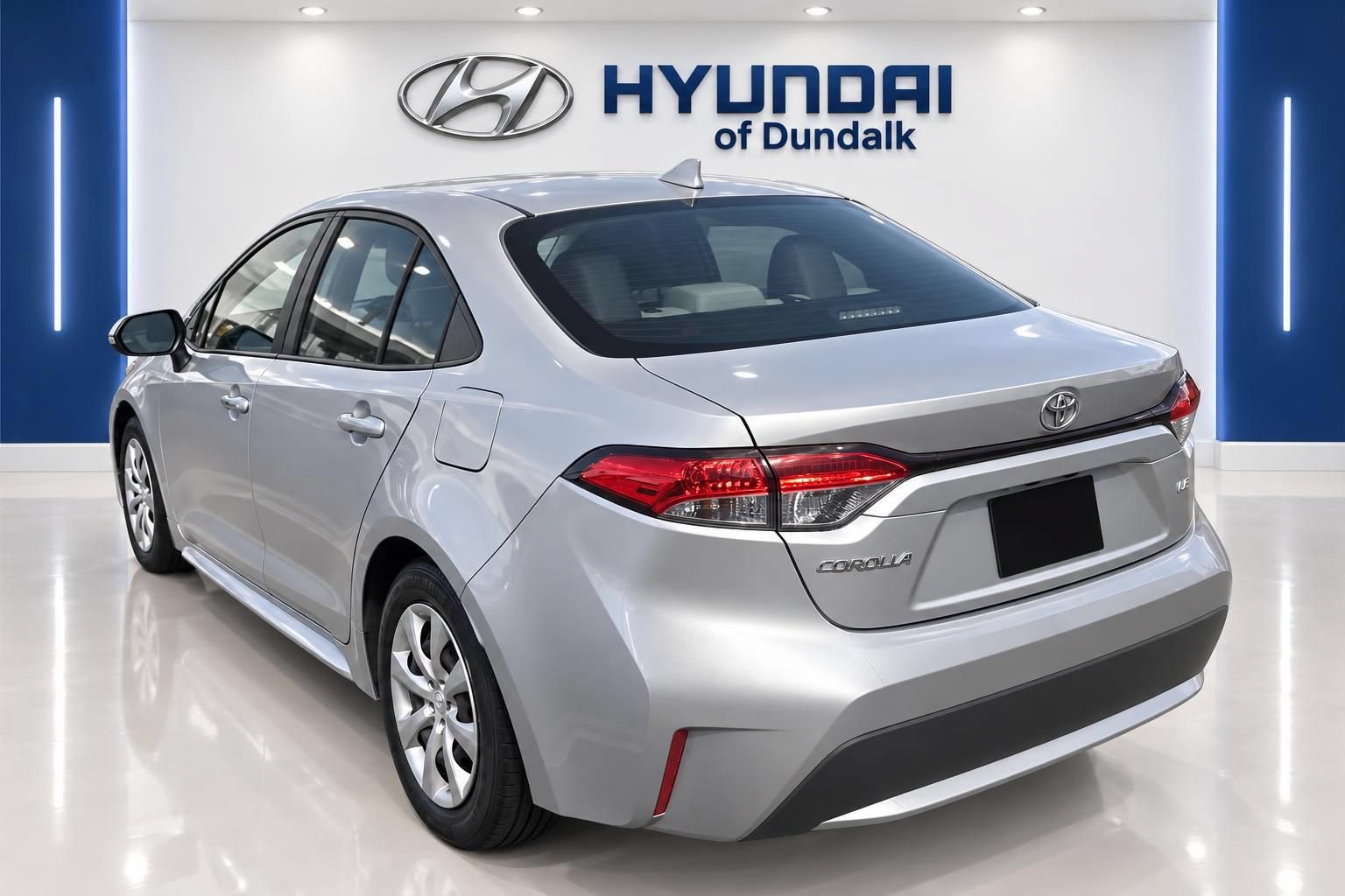 Used 2020 Toyota Corolla LE FWD image 2