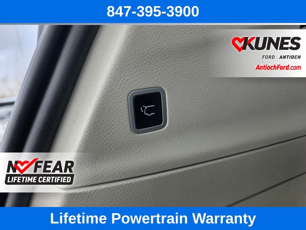 Used 2024 Chrysler Pacifica Touring-L FWD image 26