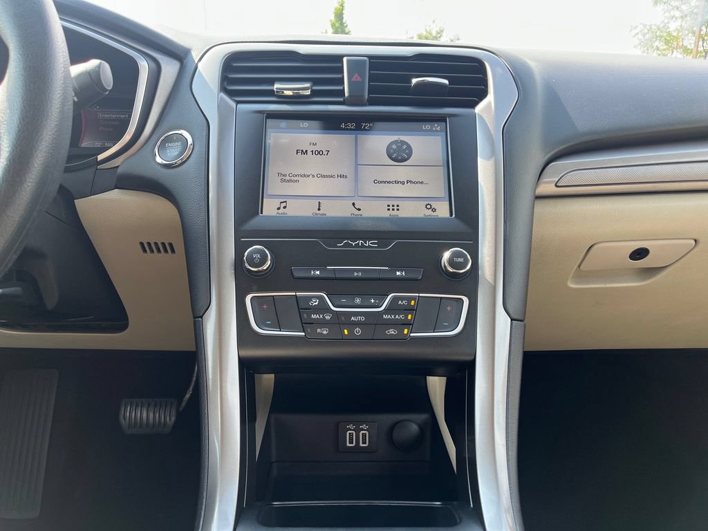 Used 2019 Ford Fusion SE FWD image 28