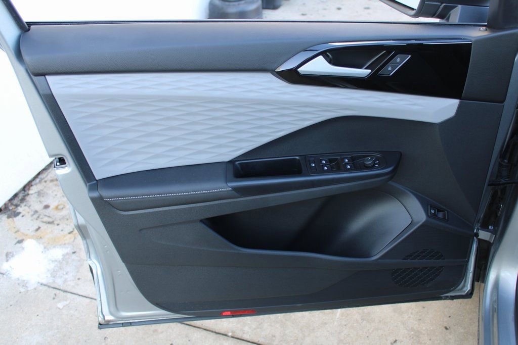 Certified 2024 Volkswagen Taos S image 7