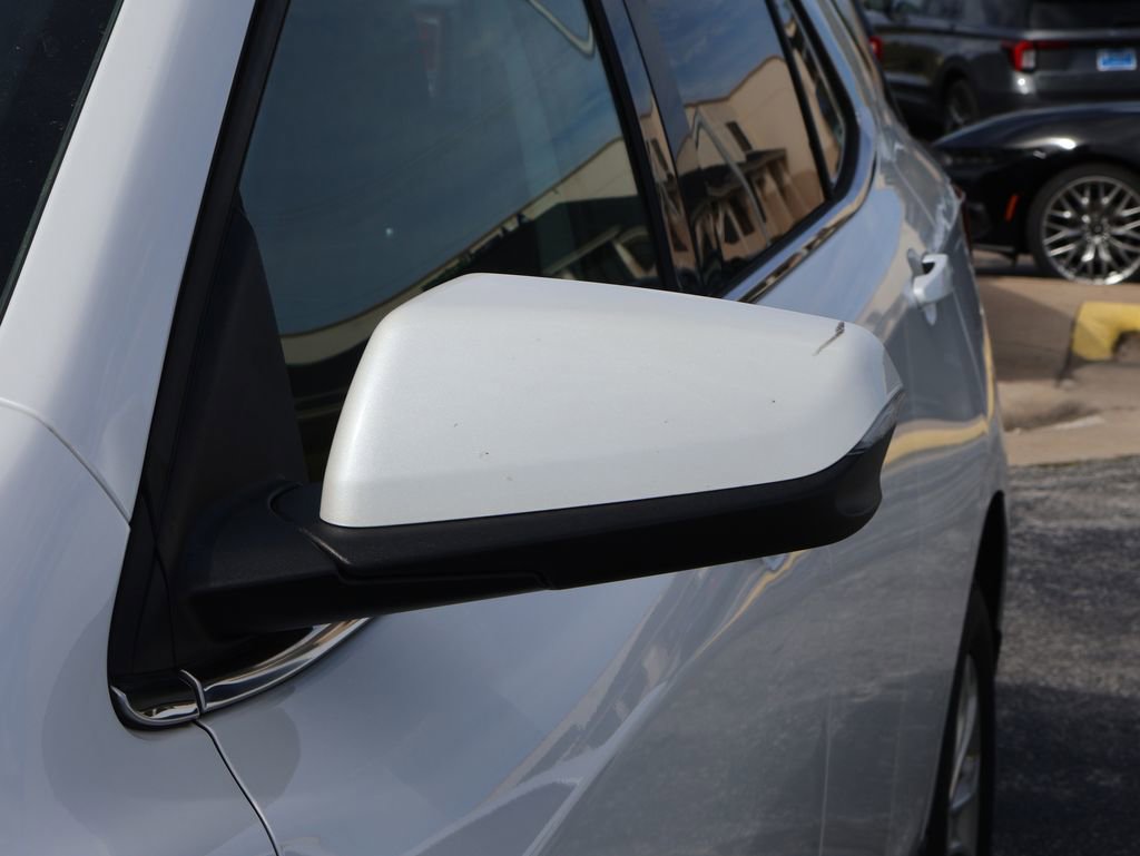 Used 2018 Chevrolet Equinox LT image 3