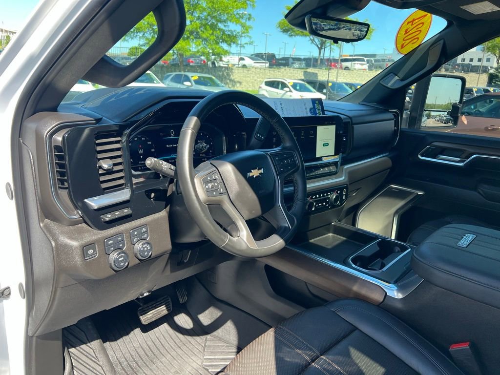 Used 2024 Chevrolet Silverado 2500 High Country w/ High Country Premium Package AWD/4WD image 17