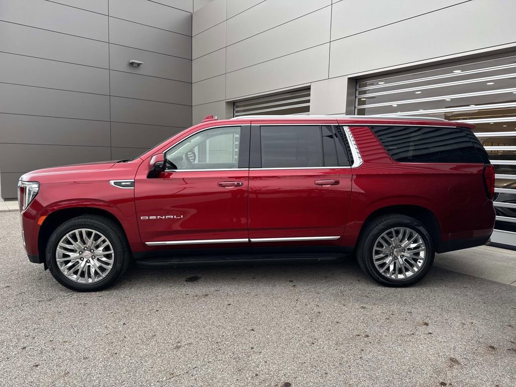 Used 2023 GMC Yukon XL Denali image 4