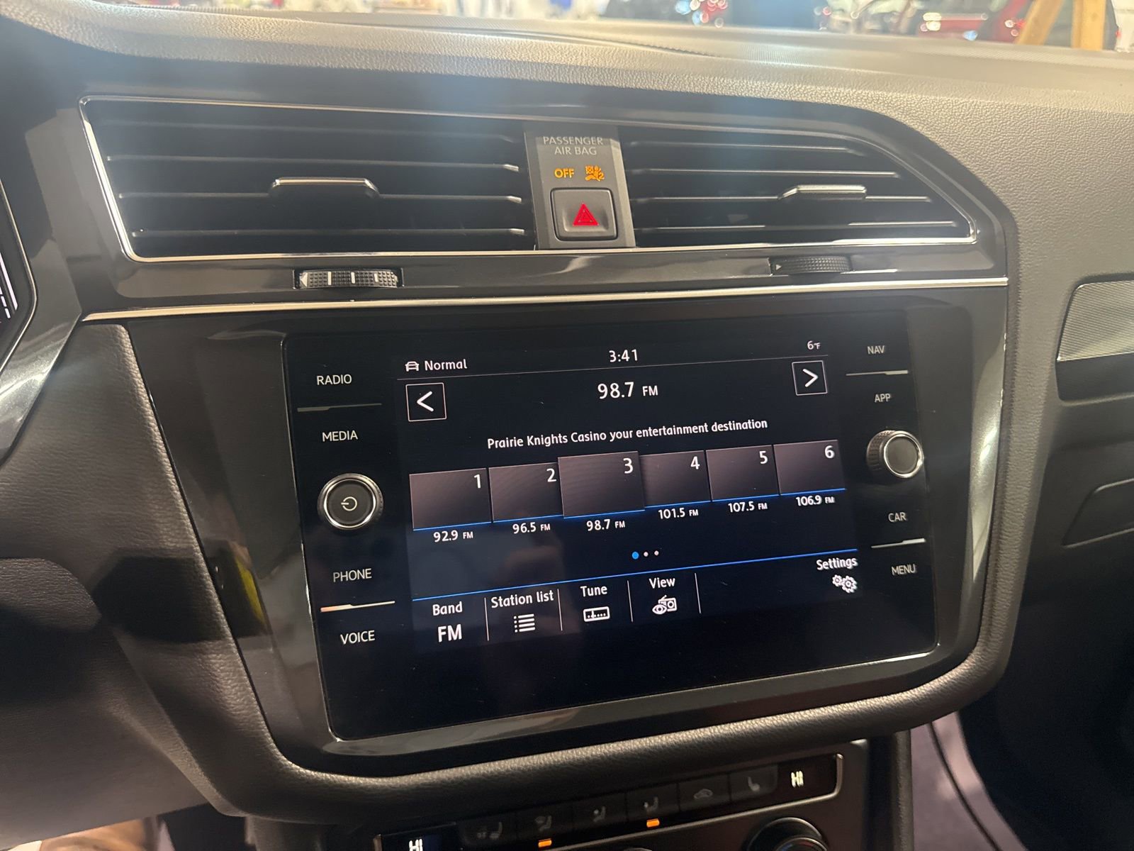 Used 2019 Volkswagen Tiguan SEL Premium image 20