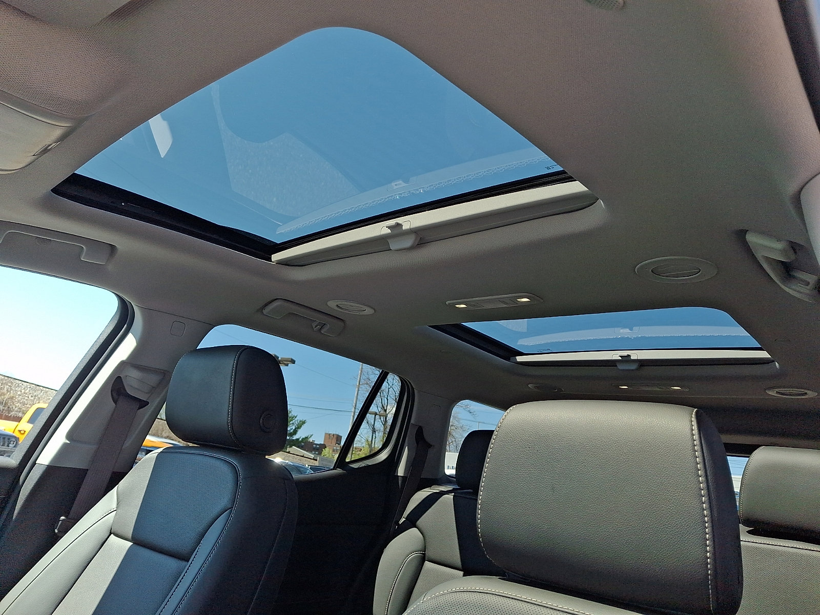 Used 2023 GMC Acadia SLT w/ Elevation Edition image 14