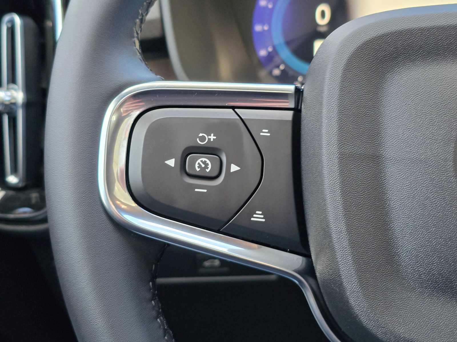 Used 2023 Volvo XC40 Recharge Ultimate w/ Protection Package Premier image 29