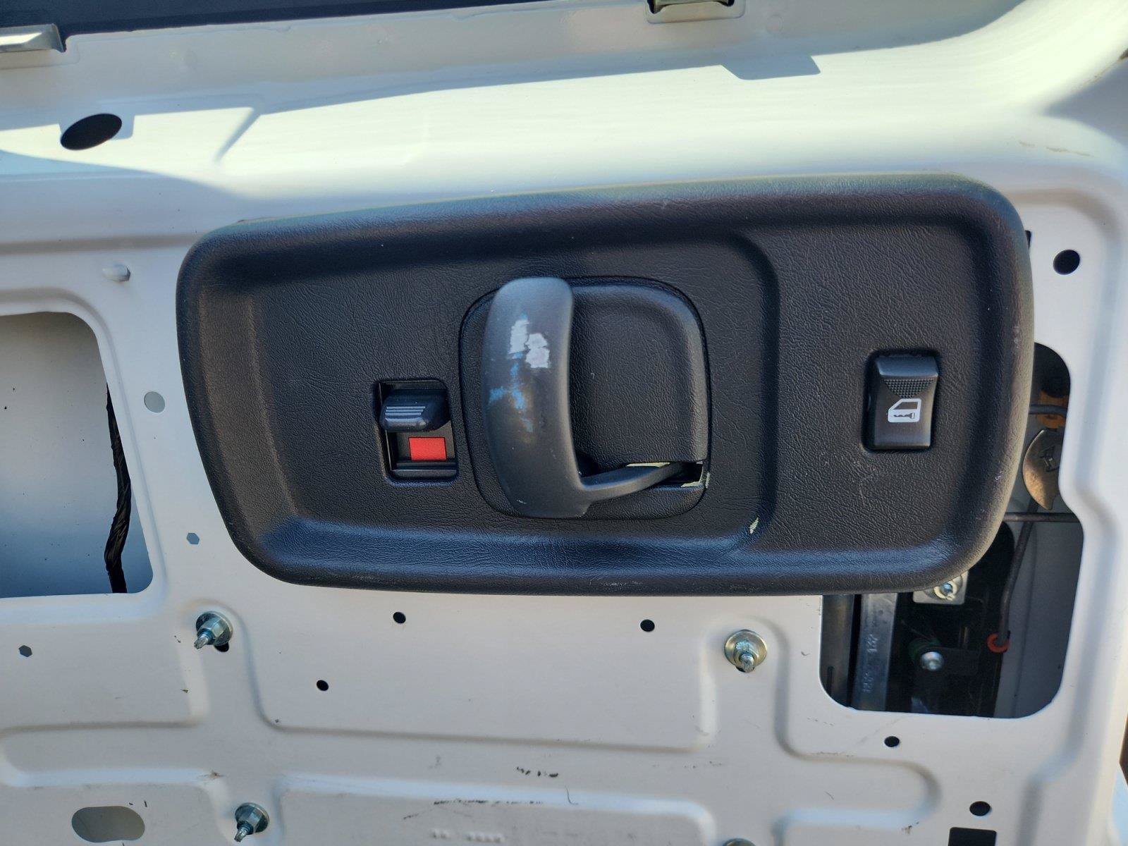 Used 2015 Chevrolet Express 2500 RWD image 17
