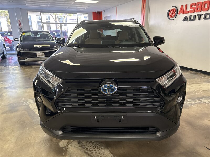 Used 2020 Toyota RAV4 XLE AWD/4WD image 2