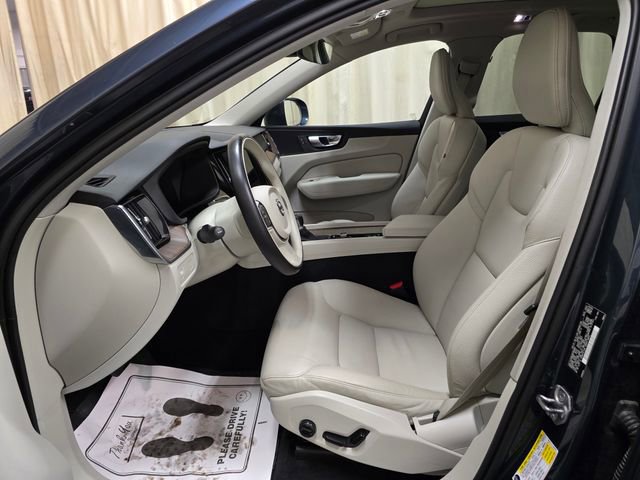 Used 2021 Volvo XC60 T5 Momentum AWD/4WD image 12