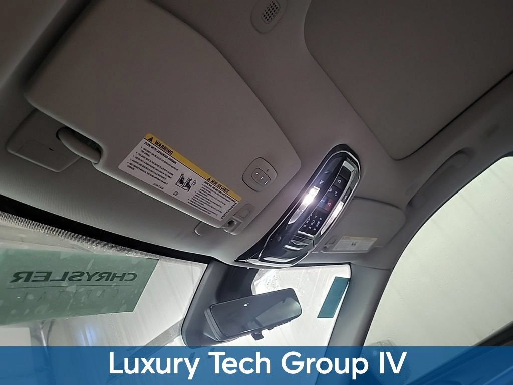 Used 2022 Jeep Grand Cherokee Overland w/ Advanced Protech Group III AWD/4WD image 7