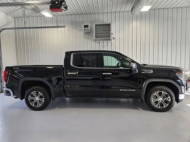 Used 2024 GMC Sierra 1500 SLT AWD/4WD image 2