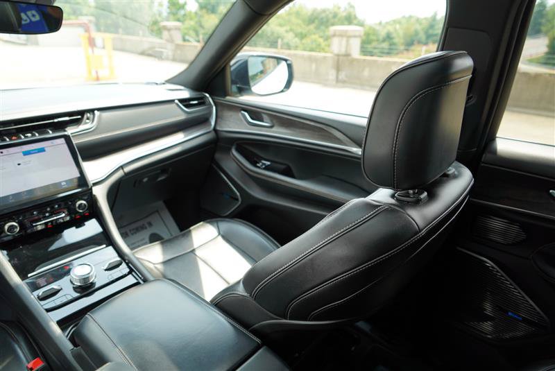 Used 2023 Jeep Grand Cherokee Overland AWD/4WD image 55