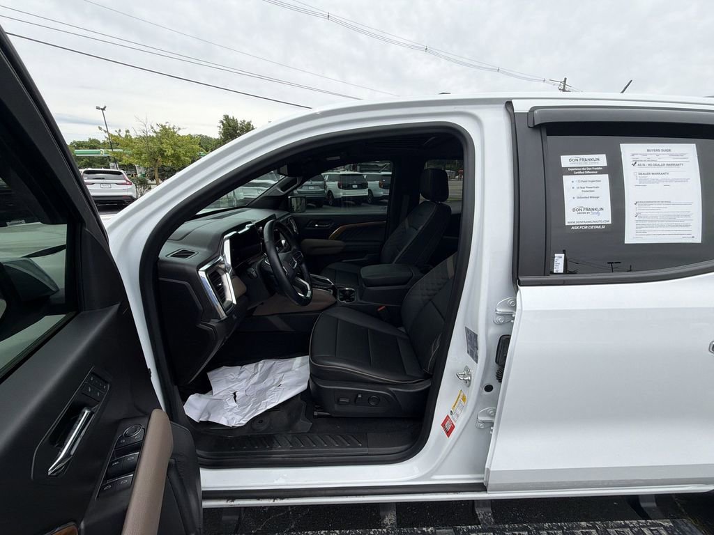 Used 2024 GMC Canyon Denali AWD/4WD image 11