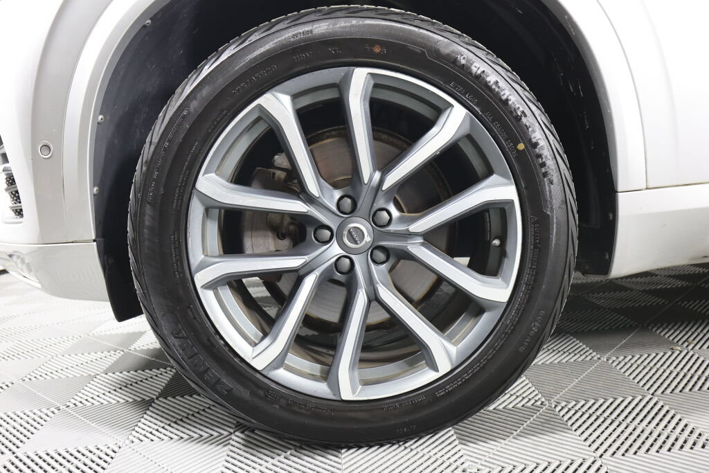 Used 2016 Volvo XC90 T6 Momentum w/ Momentum Plus Package AWD/4WD image 9