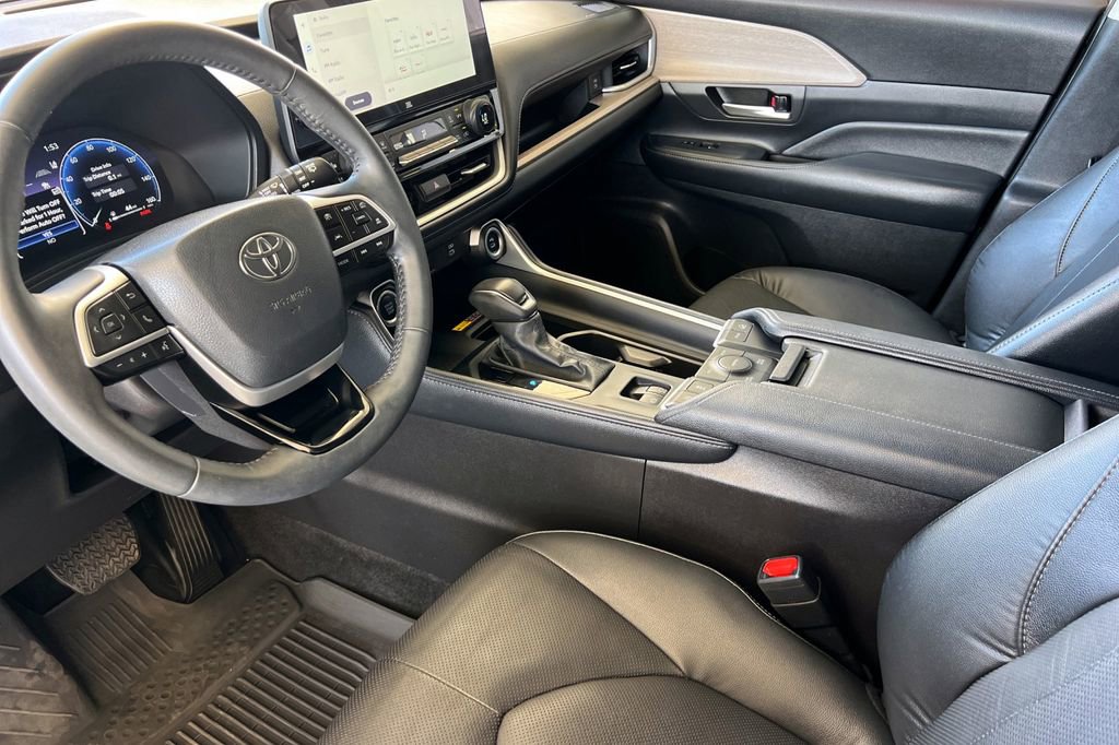 Certified 2025 Toyota Grand Highlander AWD image 12