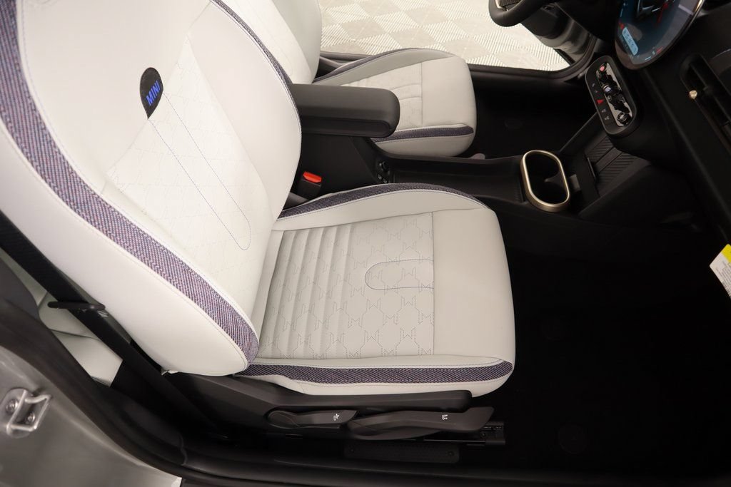 New 2025 MINI Cooper 2-Door Hardtop FWD image 13