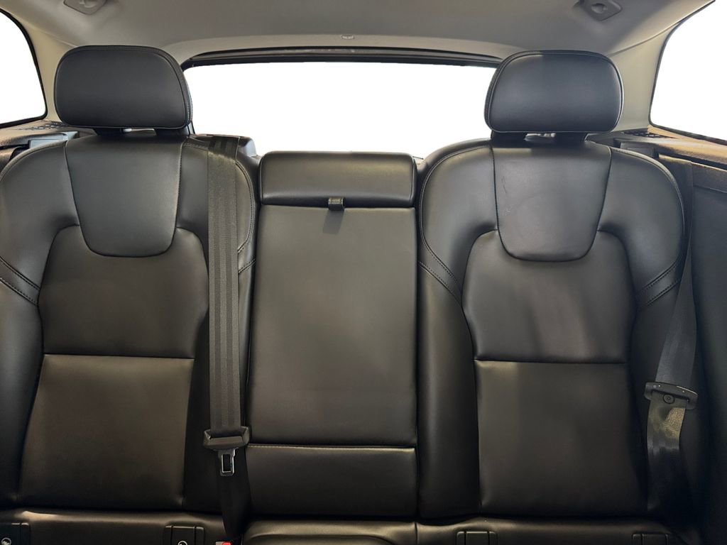 Certified 2025 Volvo XC60 B5 Core image 20