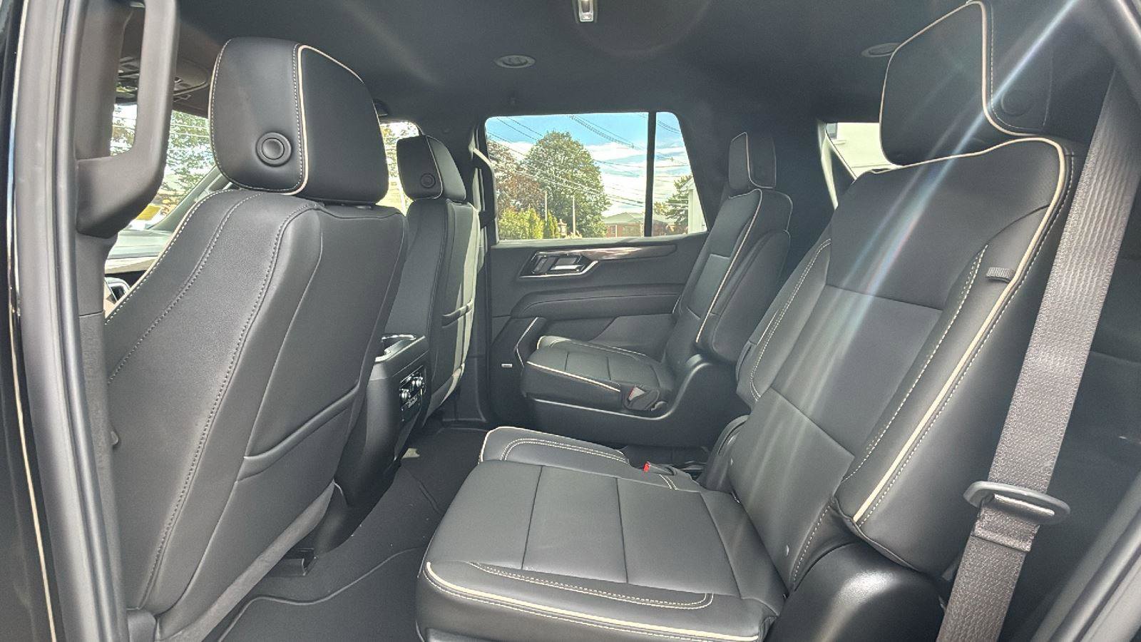 New 2026 GMC Yukon Elevation w/ LPO, Elevation Black Package image 30