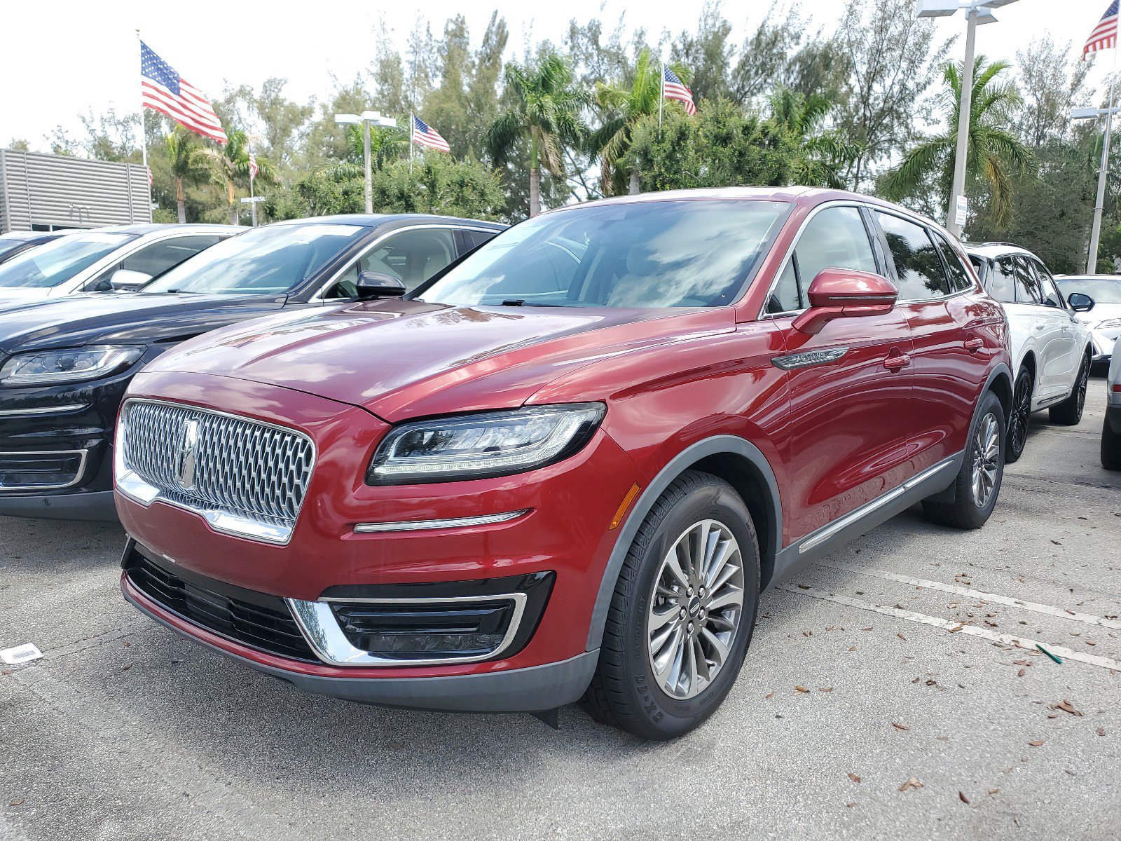 Certified 2019 Lincoln Nautilus Select image 3