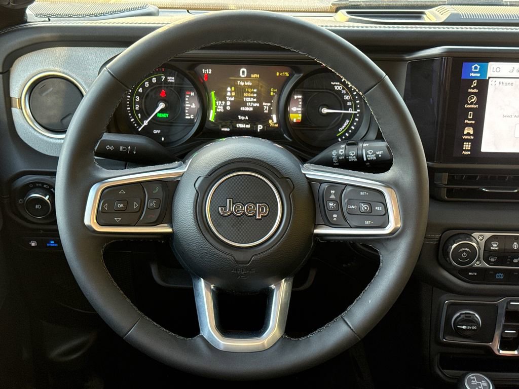 Used 2025 Jeep Wrangler Unlimited Sahara image 14