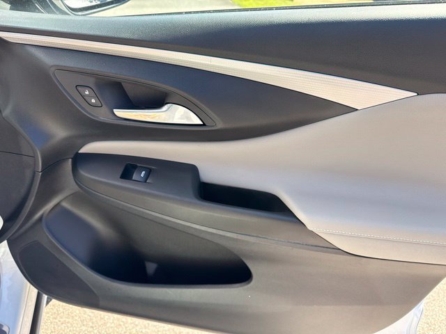 Used 2025 Buick Envista Avenir FWD image 30