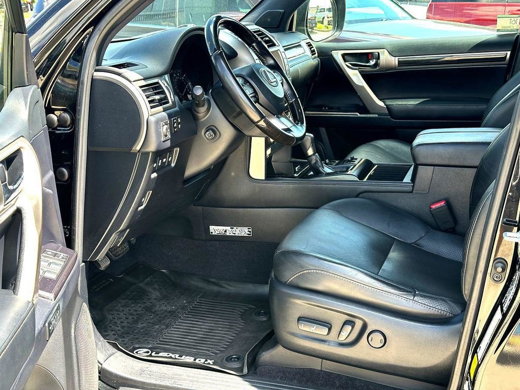 Used 2020 Lexus GX 460 Luxury w/ Accessory Package AWD/4WD image 12