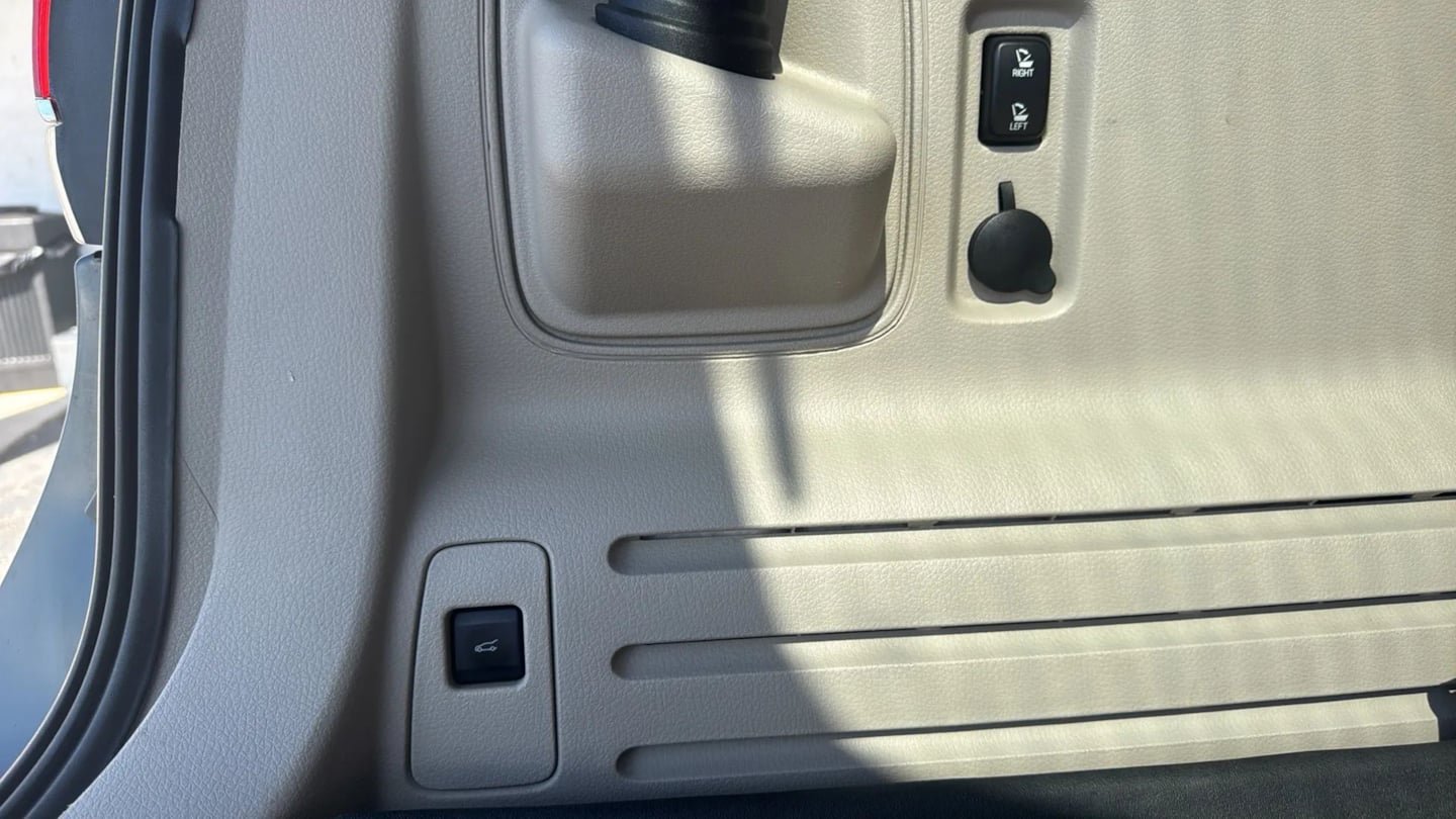 Used 2012 Lincoln MKX FWD w/ Wood Pkg image 34