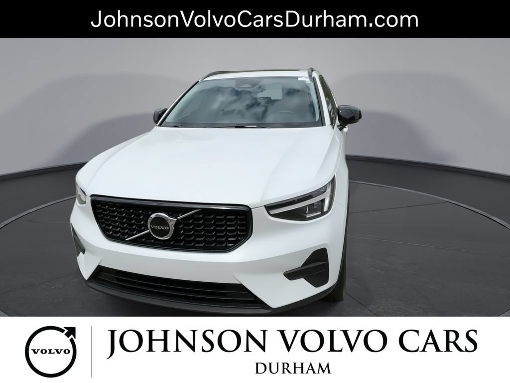 New 2026 Volvo XC40 B4 Core w/ Climate Package FWD image 3