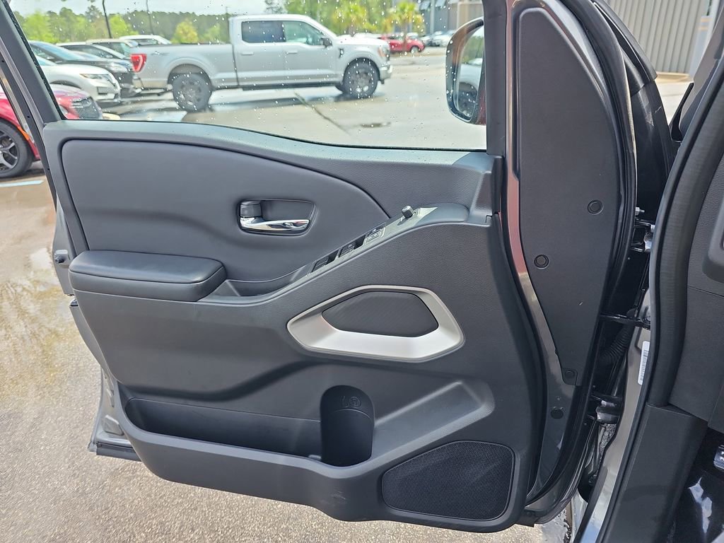 Used 2025 Nissan Frontier SV image 29
