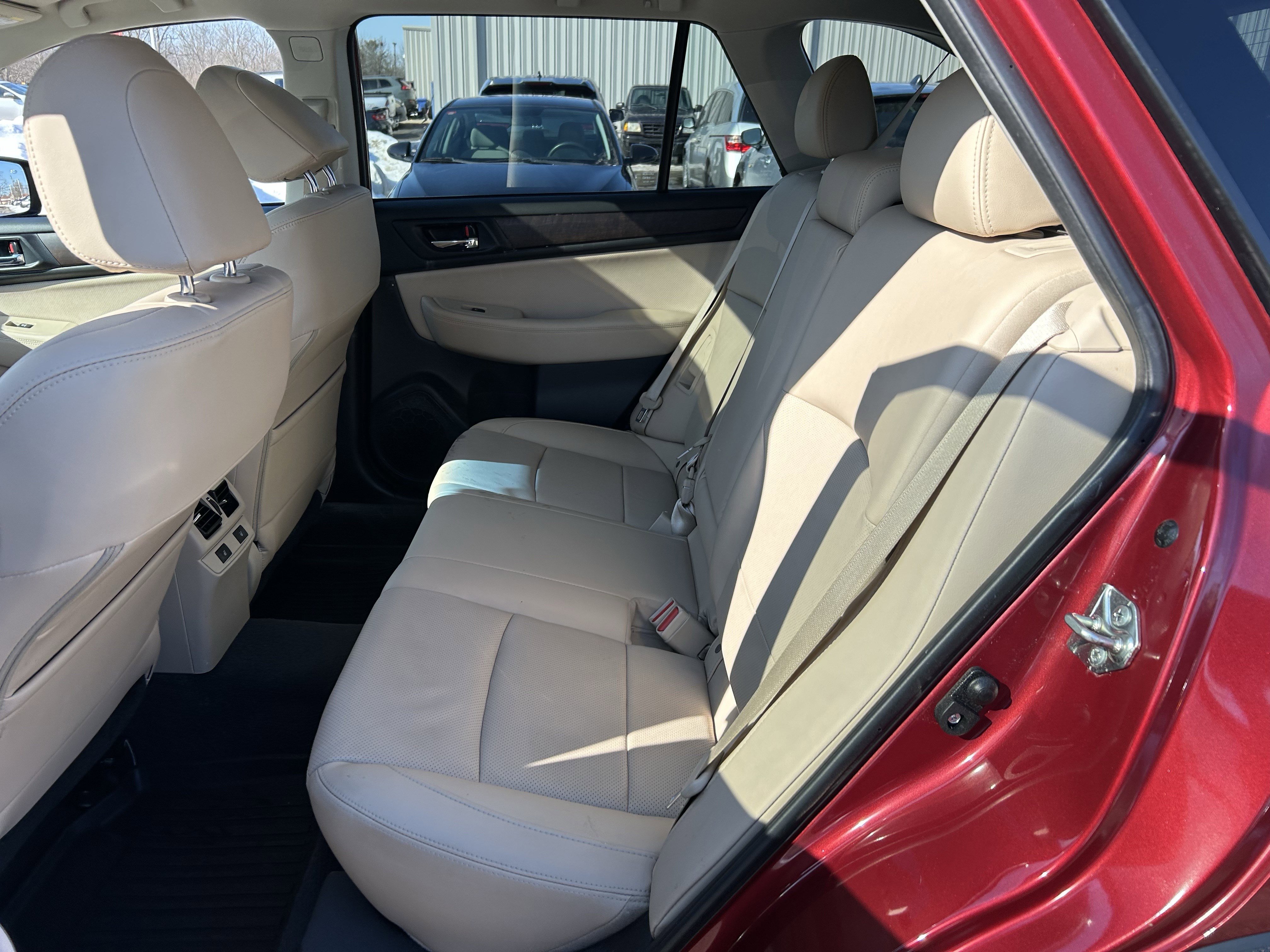 Used 2017 Subaru Outback 3.6R Limited image 32