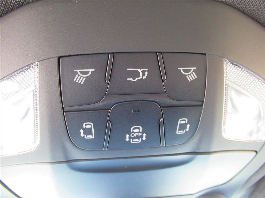 Used 2025 Chrysler Pacifica Limited image 20