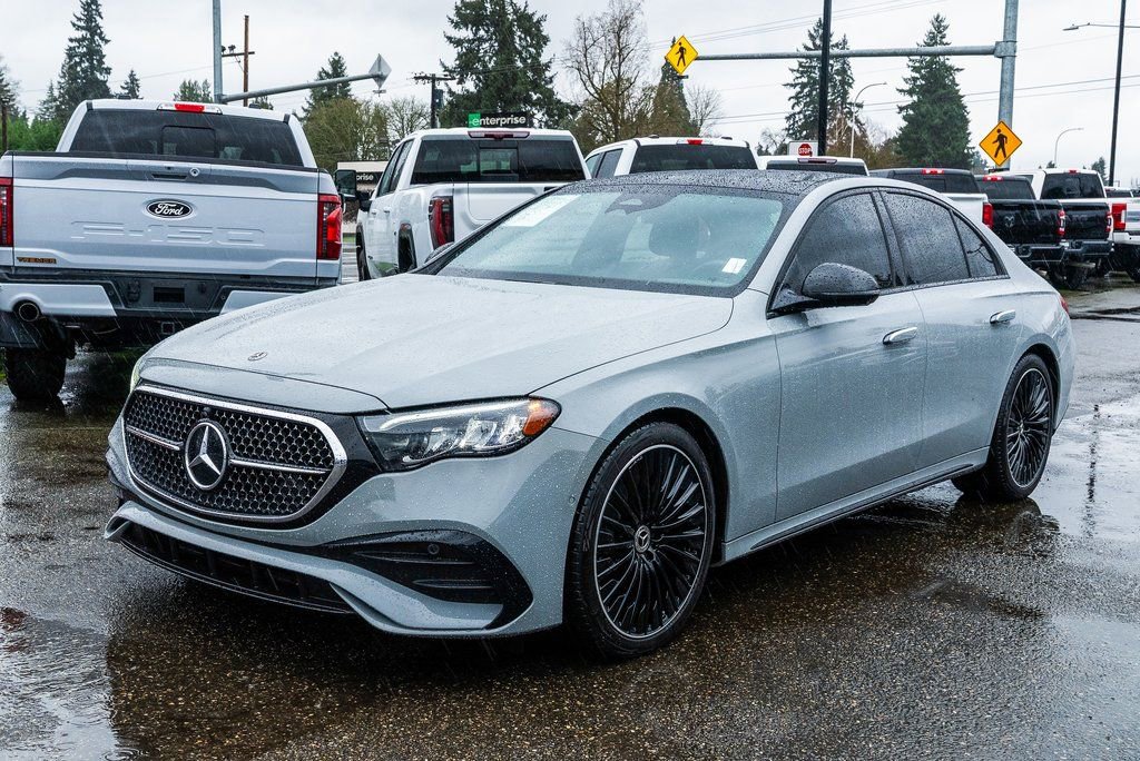 Used 2024 Mercedes-Benz E 350 4MATIC Sedan image 3