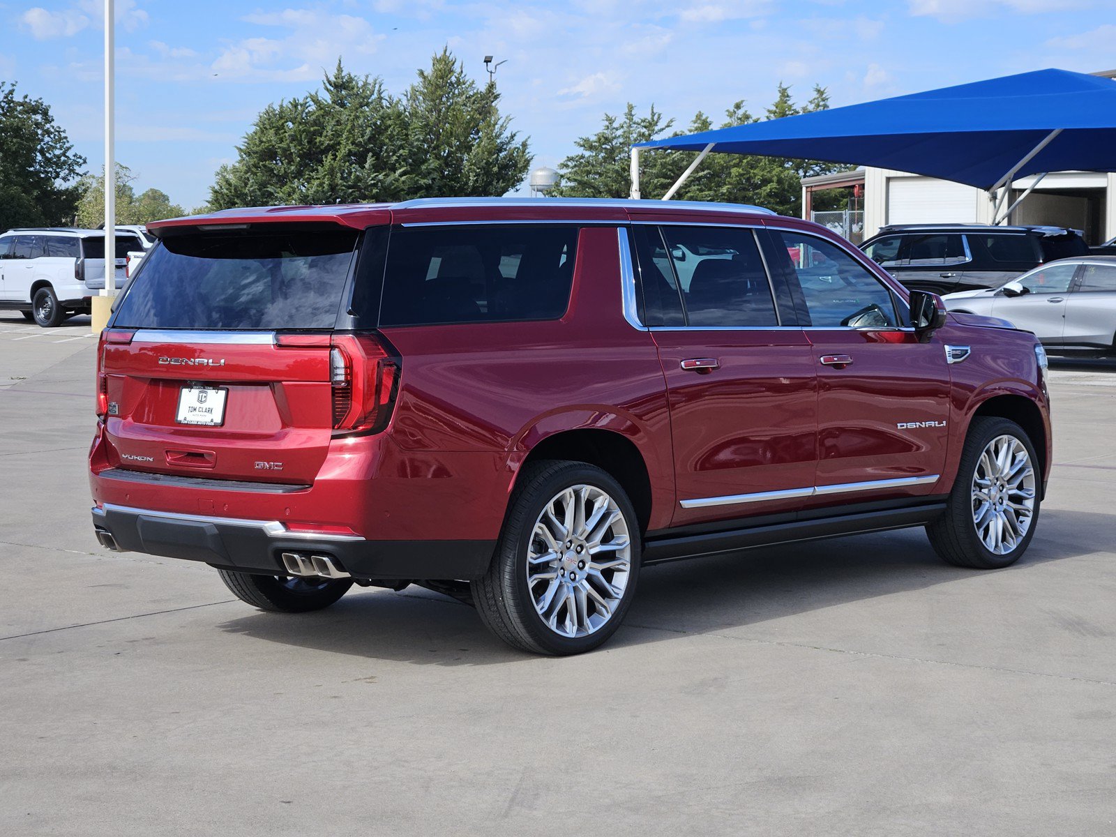 New 2027 GMC Yukon XL Denali w/ Sun & Power Step Package AWD/4WD image 4