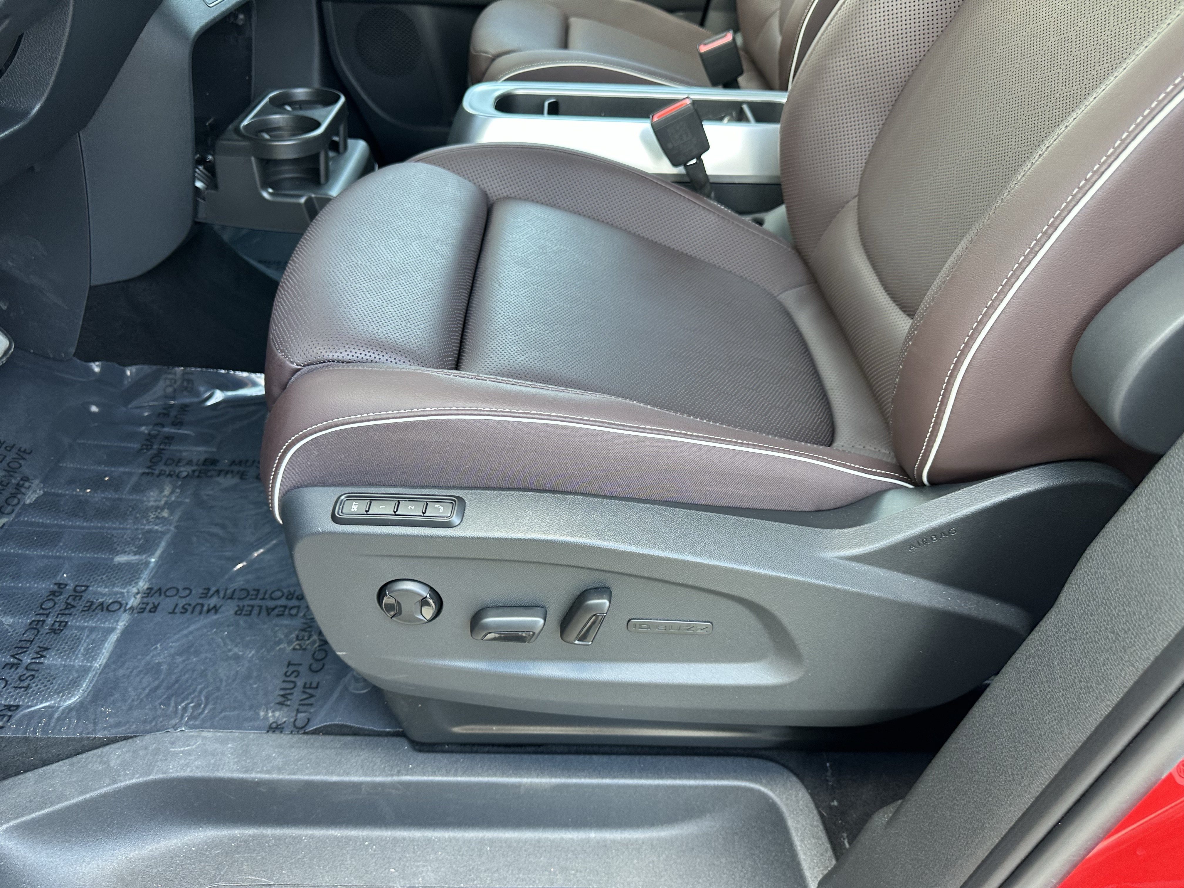 Certified 2025 Volkswagen ID. Buzz Pro S Plus AWD/4WD image 18