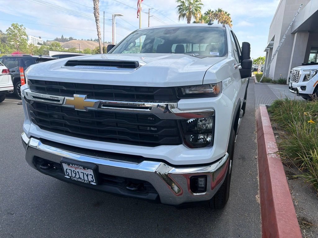 Used 2024 Chevrolet Silverado 2500 LT AWD/4WD image 2