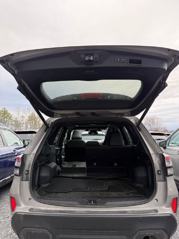 Used 2025 Subaru Forester Limited AWD/4WD image 12