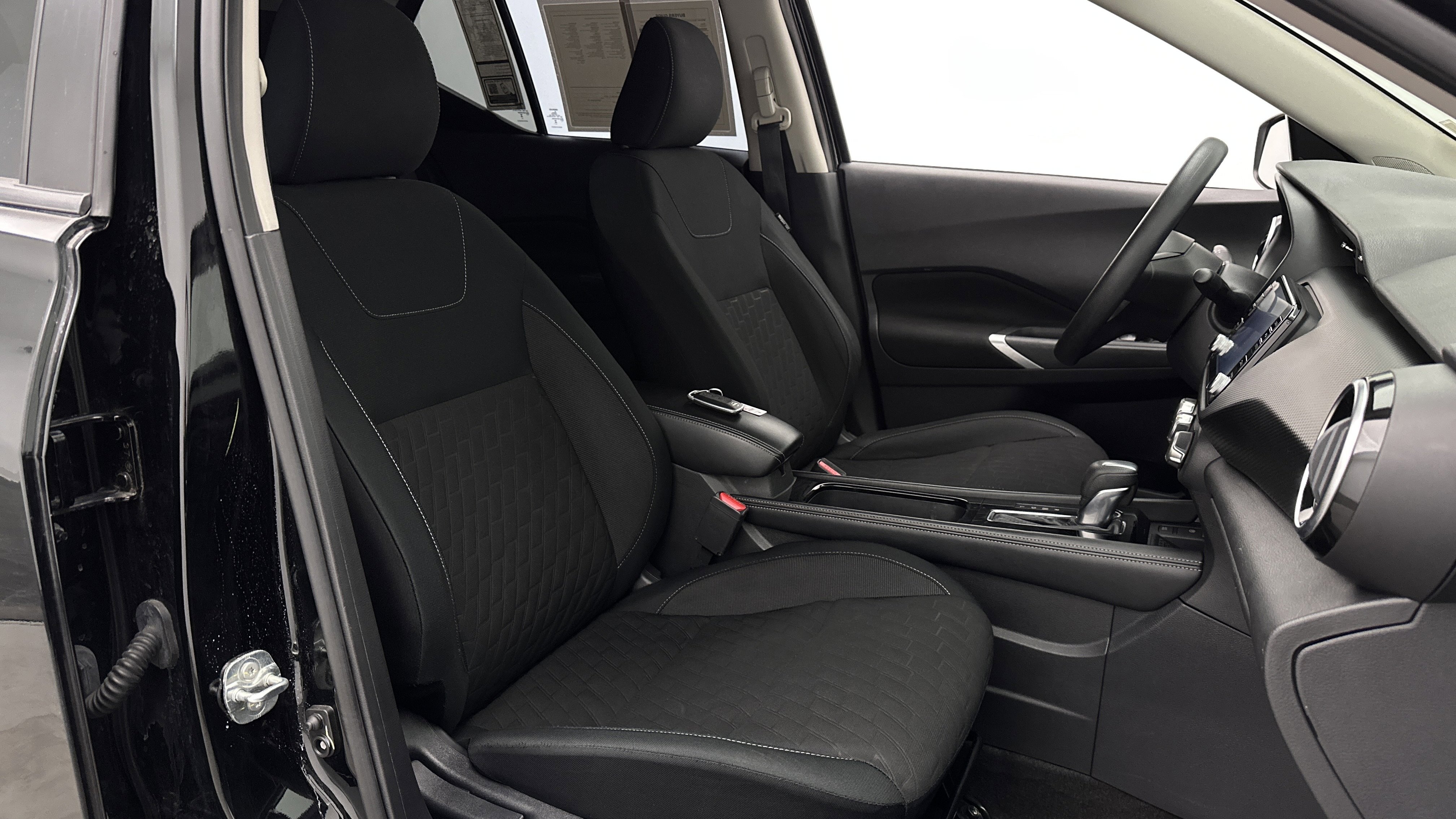 Used 2023 Nissan Kicks SV FWD image 33