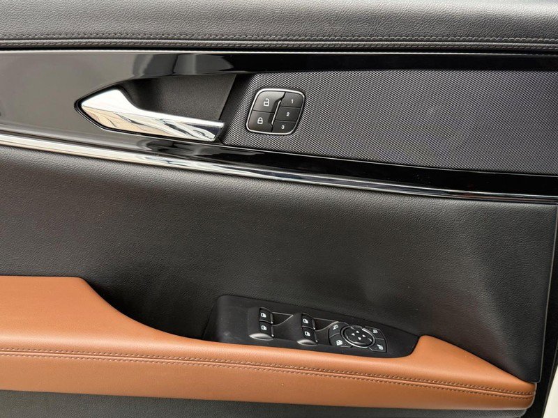 Used 2023 Lincoln Nautilus Reserve image 23