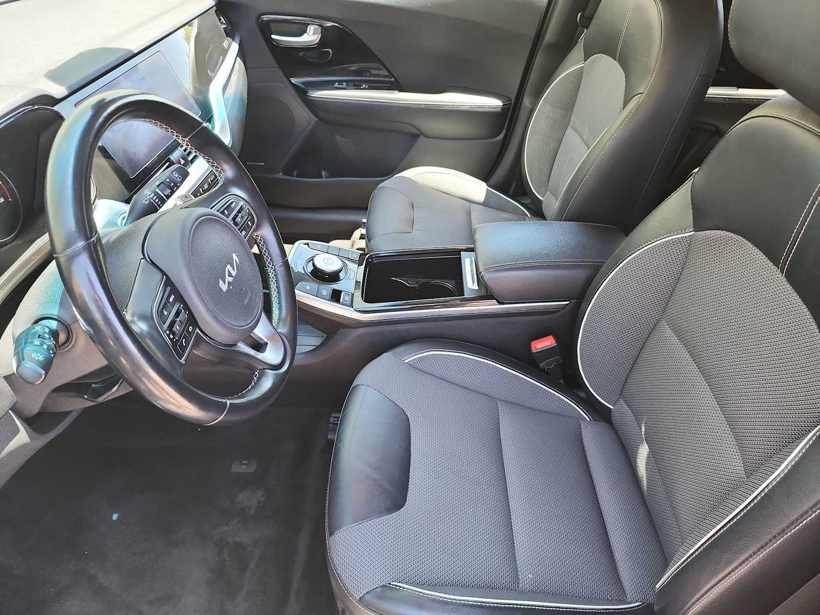 Used 2022 Kia Niro EX FWD image 15