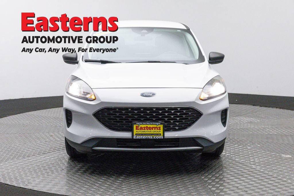 Used 2022 Ford Escape SE FWD image 2