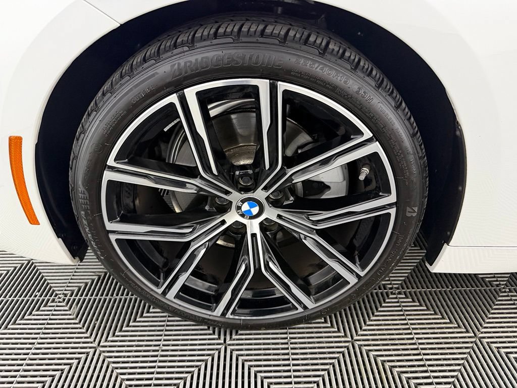 Used 2024 BMW 230i Coupe w/ Convenience Package RWD image 10