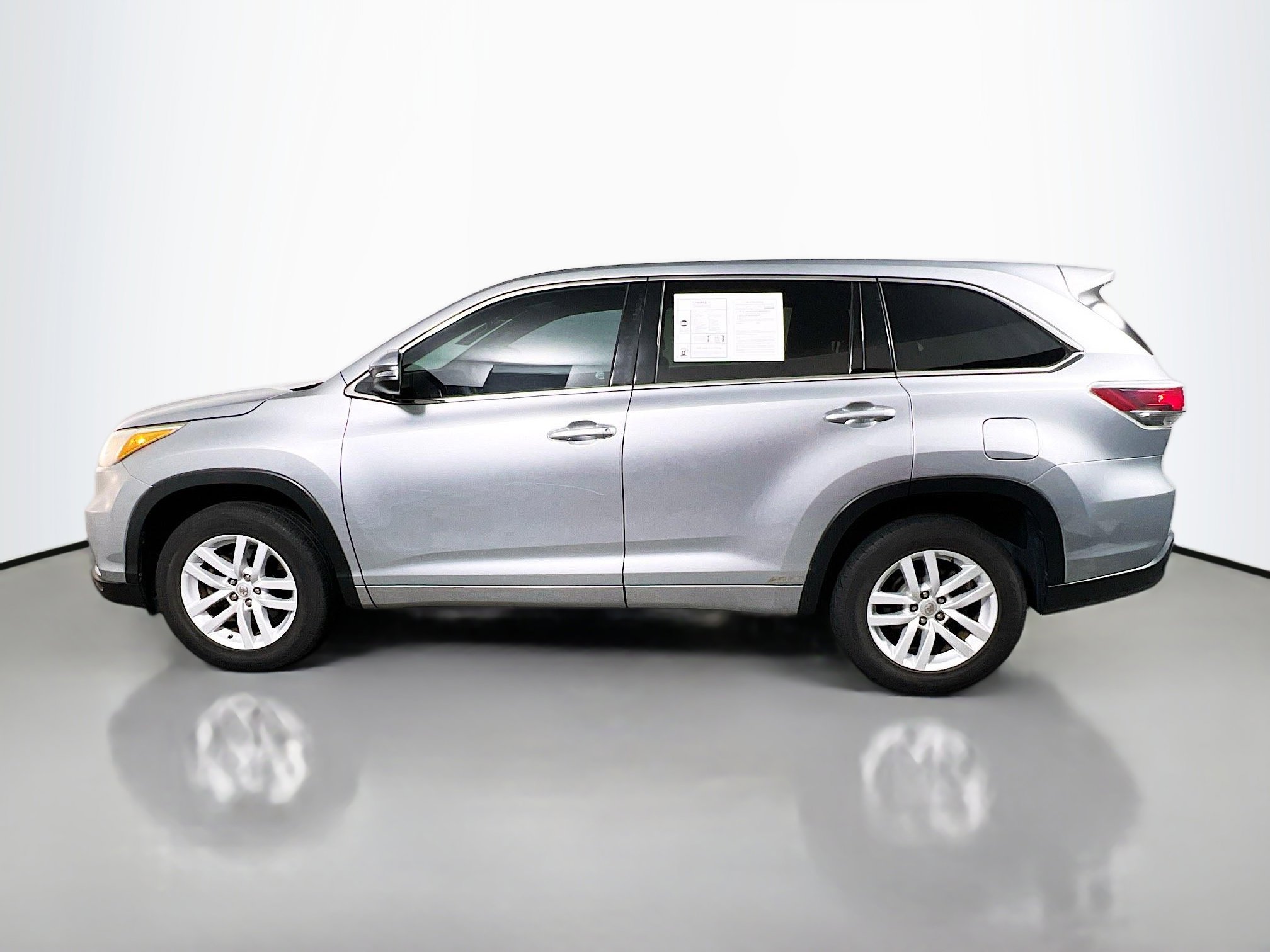 Used 2015 Toyota Highlander LE FWD image 9