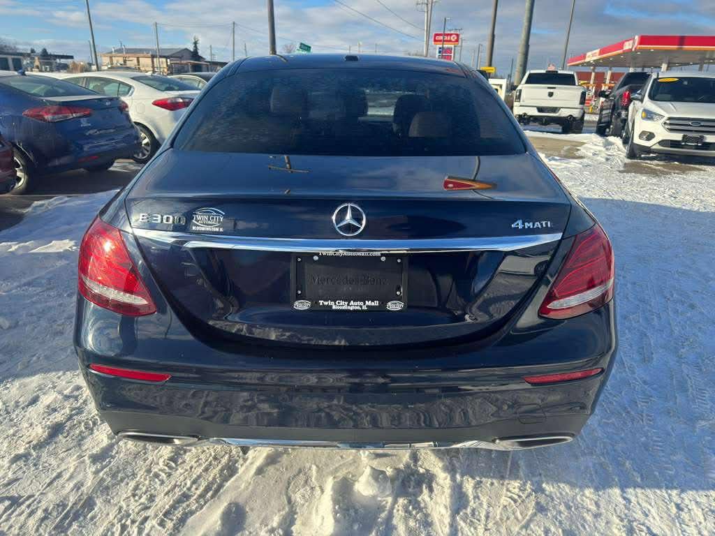 Used 2017 Mercedes-Benz E 300 4MATIC image 7