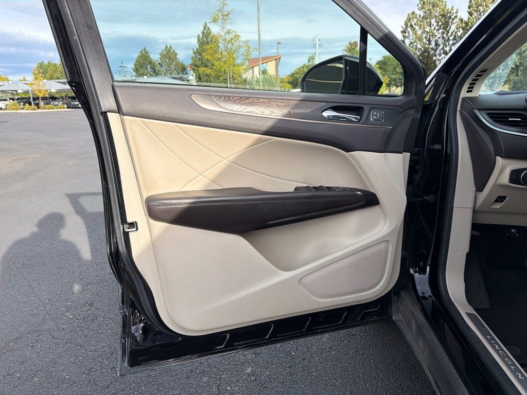 Used 2019 Lincoln MKC Reserve w/ MKC Technology Package FWD image 9