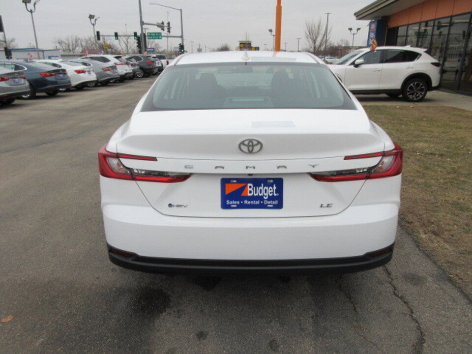 Used 2025 Toyota Camry LE image 4