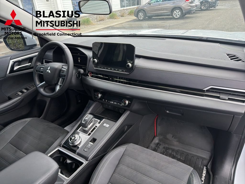 Used 2023 Mitsubishi Outlander 4WD Plug-In Hybrid image 42