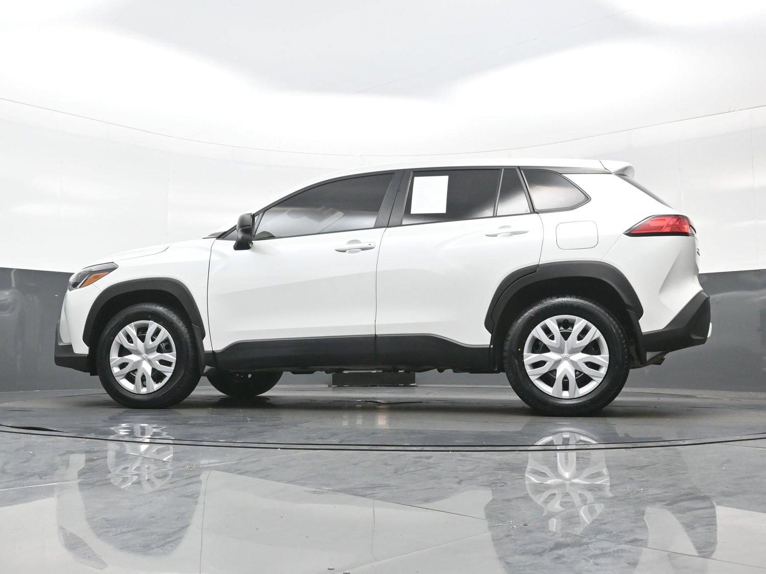 Used 2024 Toyota Corolla Cross L AWD/4WD image 26