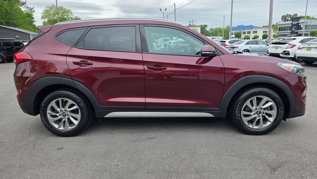 Used 2017 Hyundai Tucson SE Plus w/ Cargo Package FWD image 4